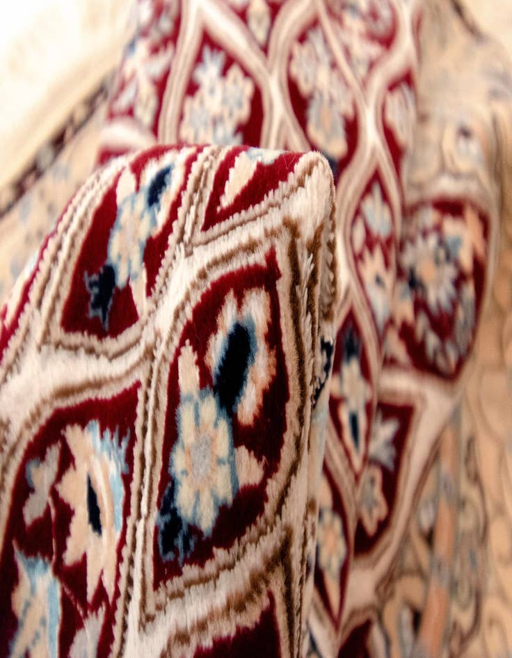 Detail image of  5' 6 x 5' 6 Nain Round Rug