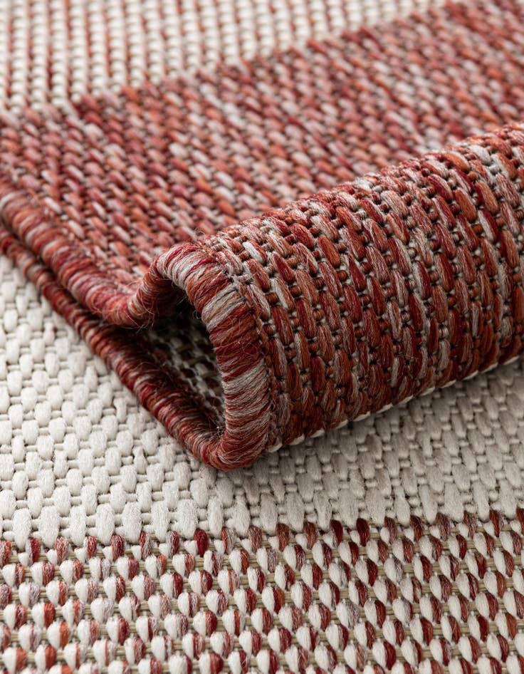 Detail image of  6' x 6'  Washable Checkered Indoor / Outdoor Round Rug