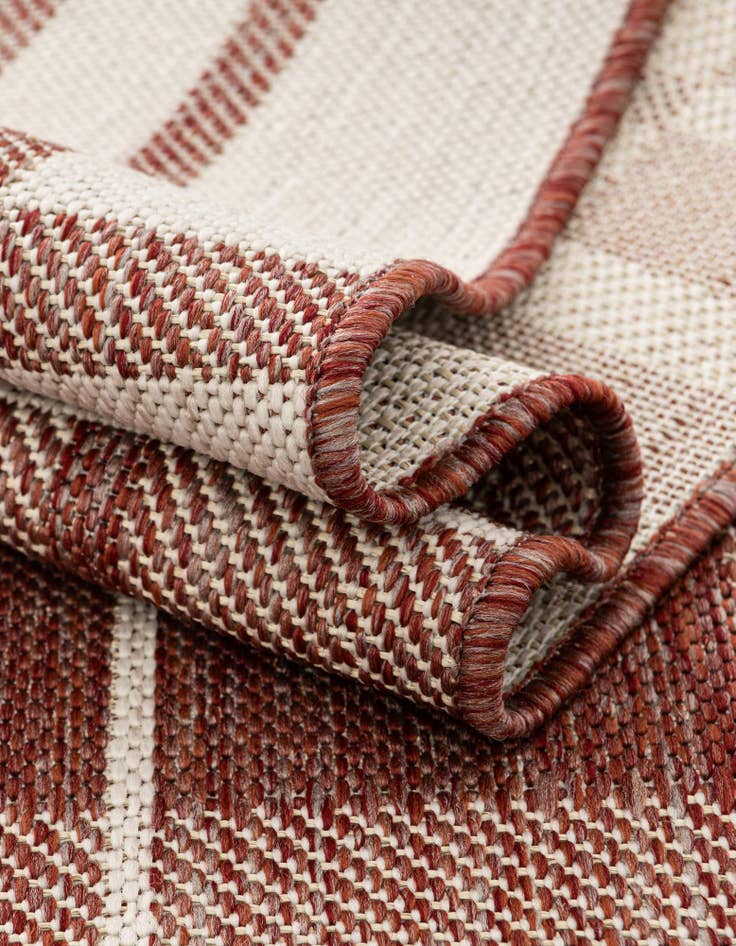 Detail image of  3' x 3'  Washable Checkered Indoor / Outdoor Round Rug