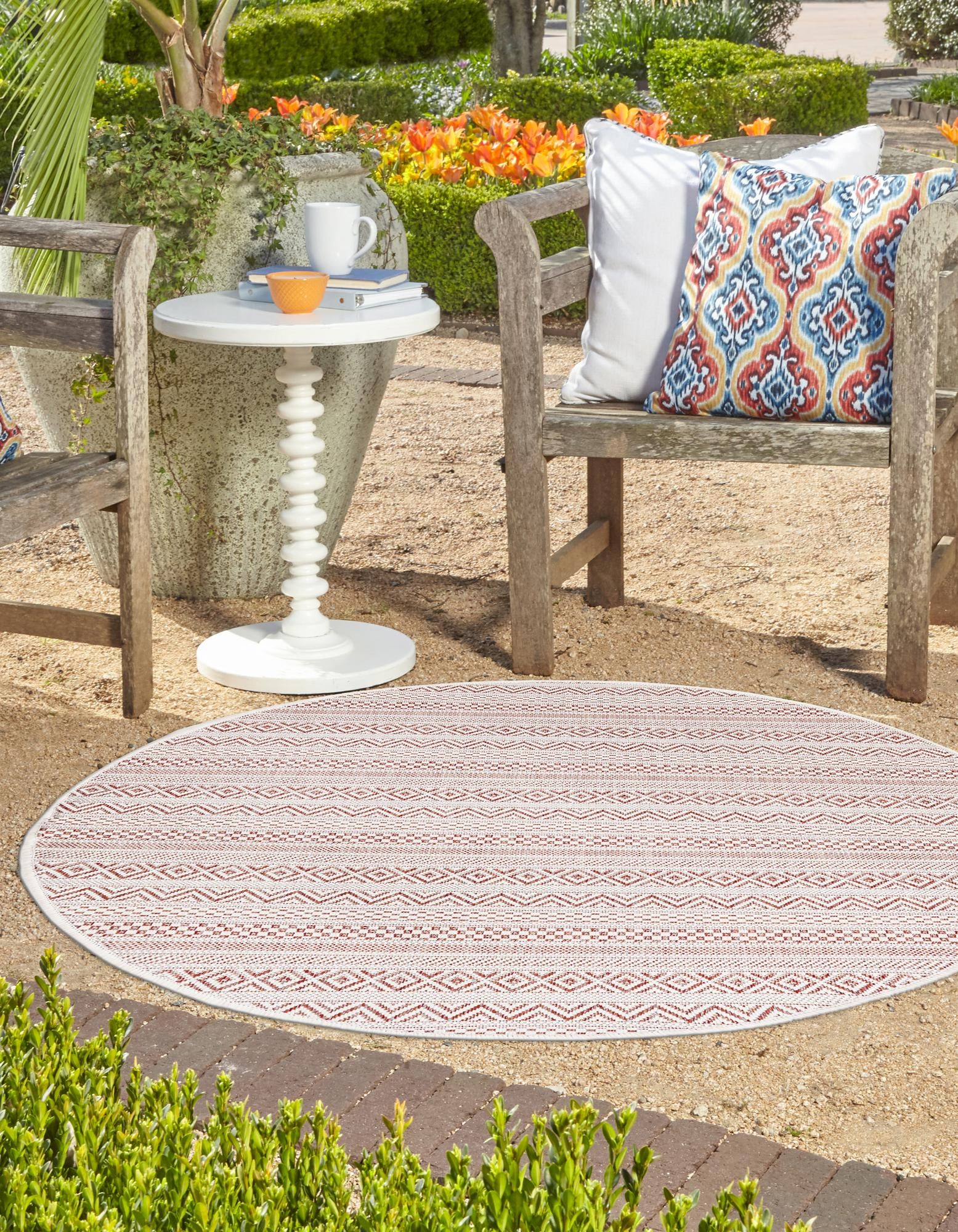 Red 7' 10 x 7' 10 Ribbon Indoor / Outdoor Round Rug | Rugs.com
