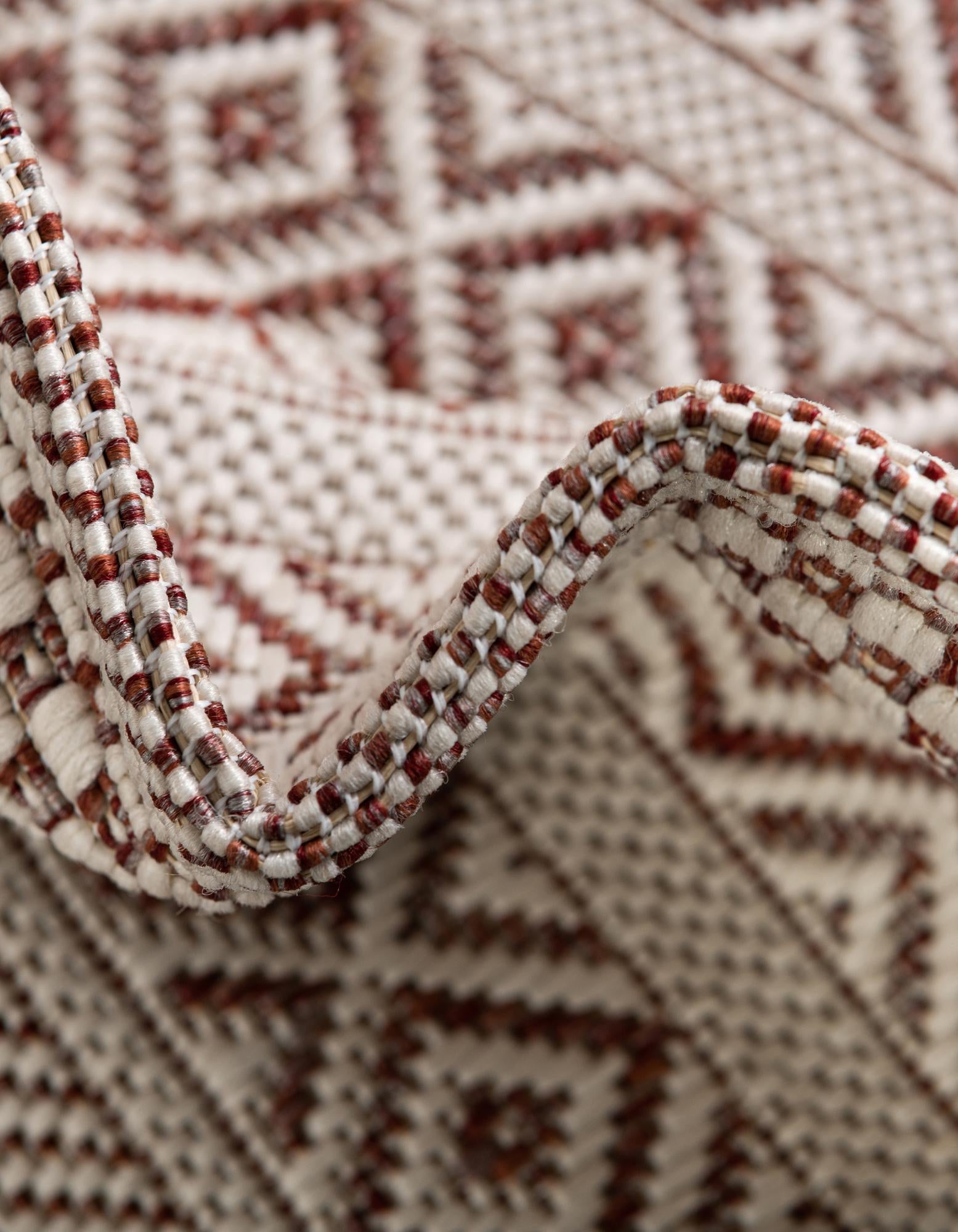 Red 7' 10 x 7' 10 Ribbon Indoor / Outdoor Round Rug | Rugs.com