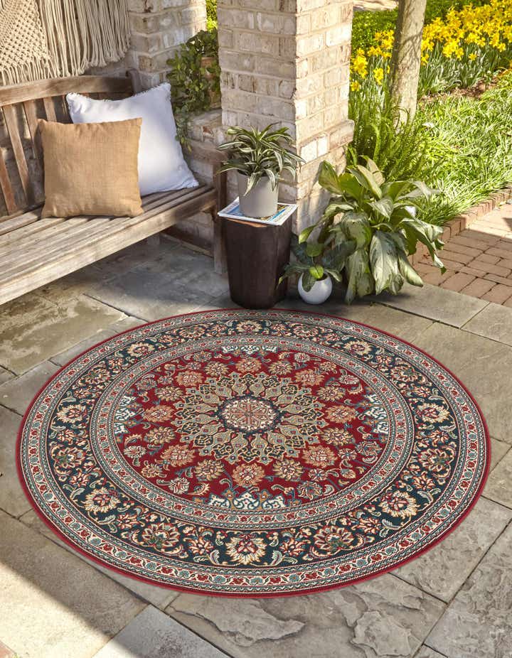 Red 4' 1 x 4' 1 Traditional Indoor / Outdoor Round Rug | Rugs.com