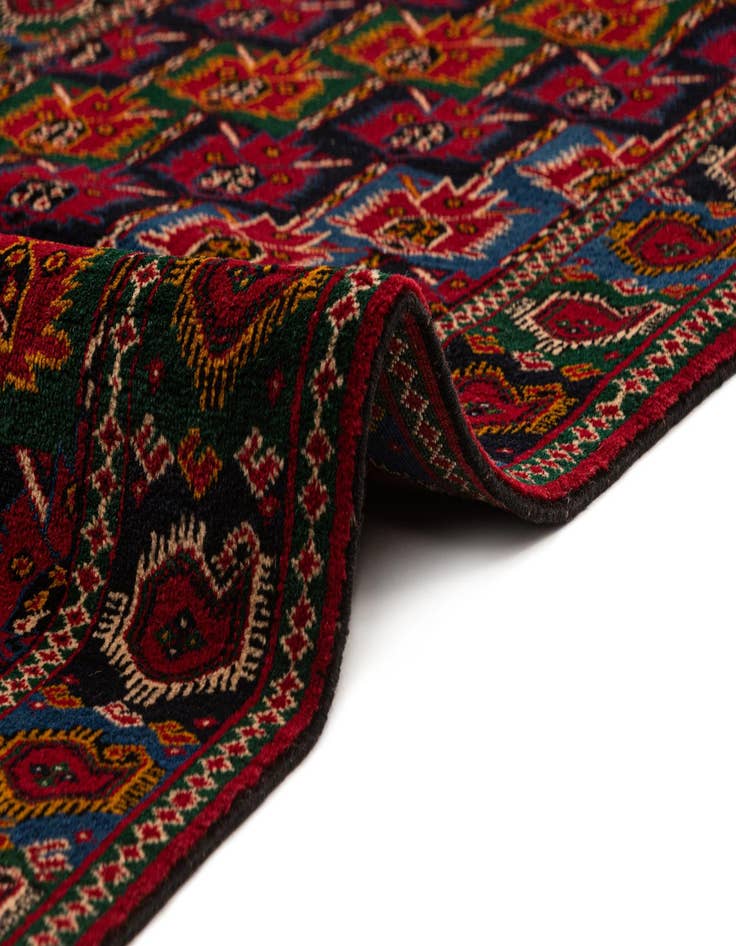 Detail image of  2' 7 x 8' 8 Beshir Runner Rug