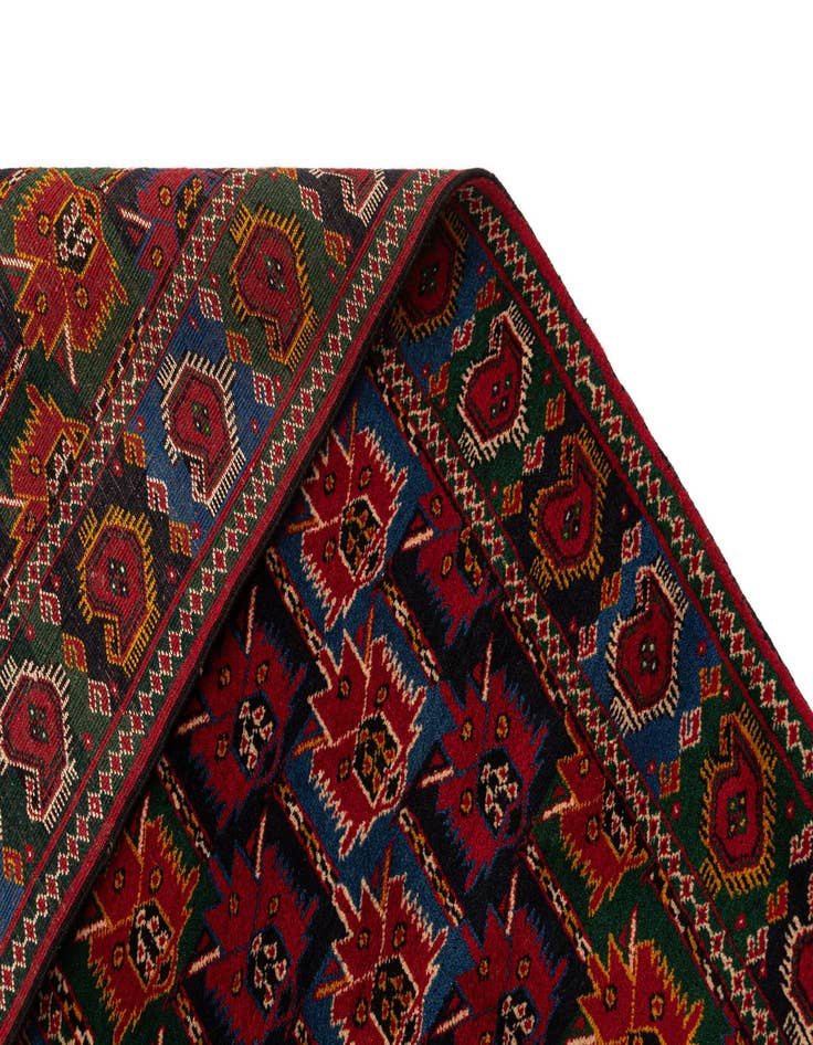 Detail image of  2' 7 x 8' 8 Beshir Runner Rug