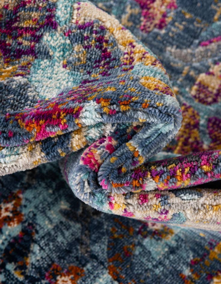 Detail image of  2' 7 x 9' 10 Budapest Runner Rug