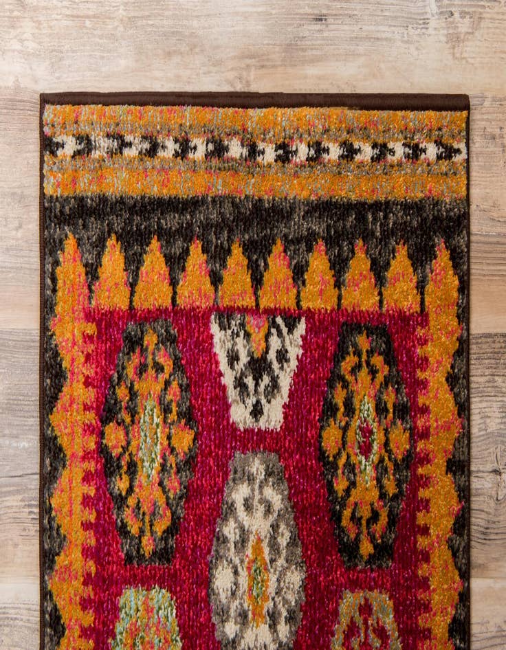 Detail image of  2' 7 x 10'  Washable Mesa Runner Rug