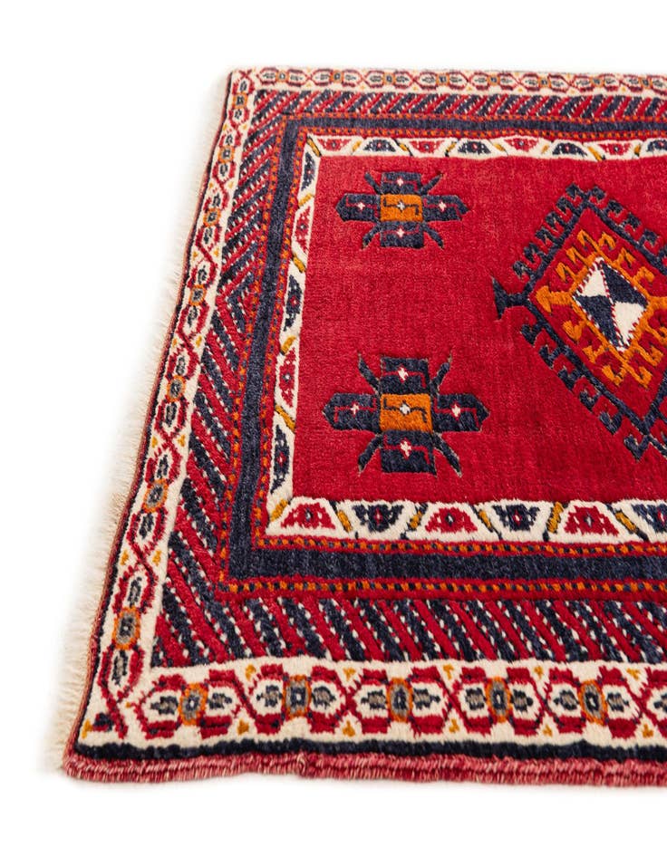 Detail image of  2' 7 x 9' 10  Hand Knotted Shiraz Wool Runner Rug
