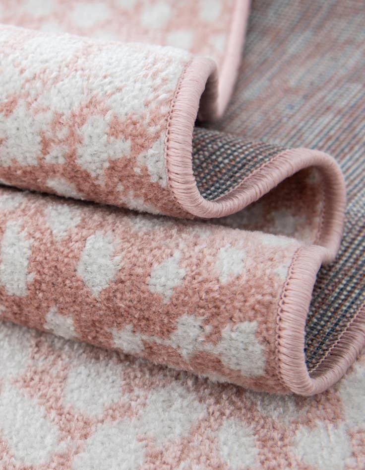 Detail image of  3' 3 x 3' 3 Kamala Washable Round Rug