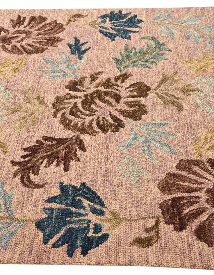 Detail image of  5' x 7' 11 Agra Rug