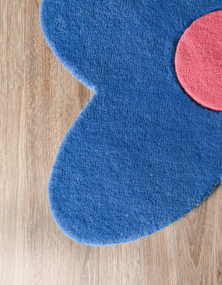 Detail image of  5' 1 x 5' 1 Happy Rugs Funky Flower Wool Round
