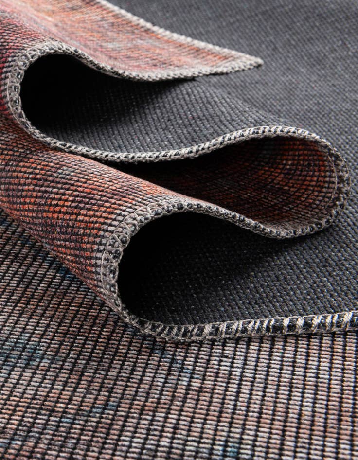 Detail image of  3' 3 x 3' 3  Washable Sisu Round Rug