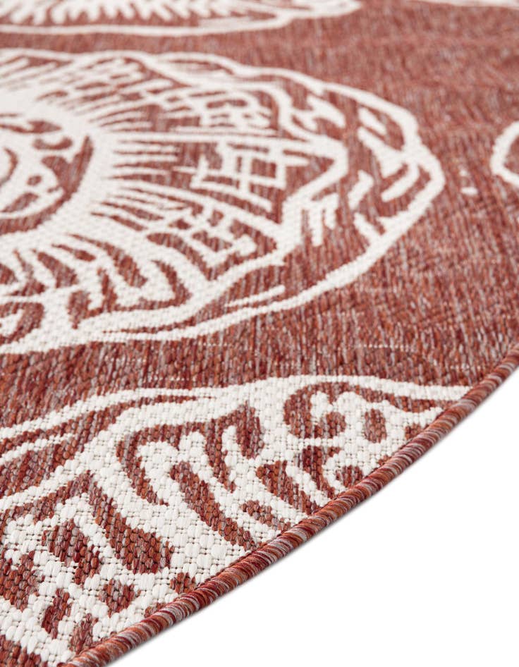 Detail image of  7' 10 x 7' 10  Washable Coastal Indoor / Outdoor Round Rug