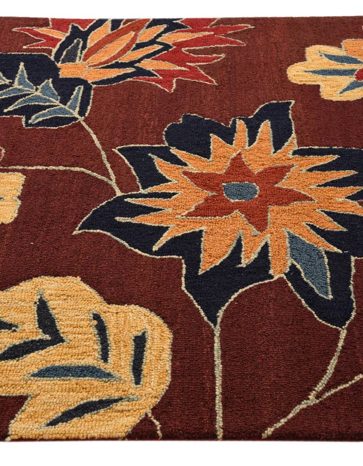 Detail image of  5' 1 x 8' Agra Rug
