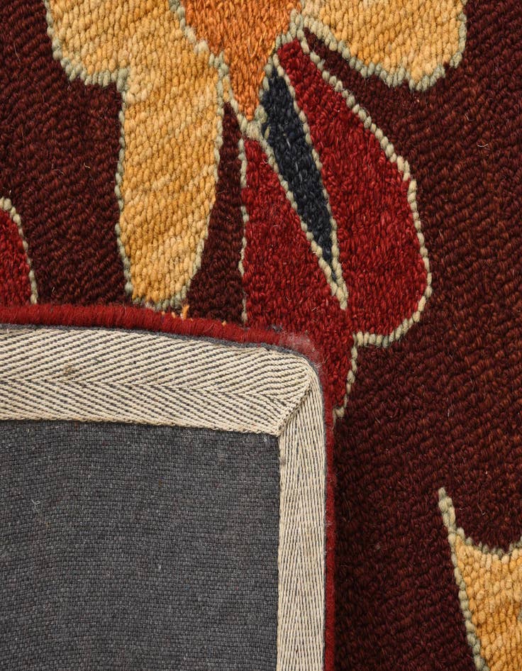 Detail image of  5' 1 x 8' Agra Rug