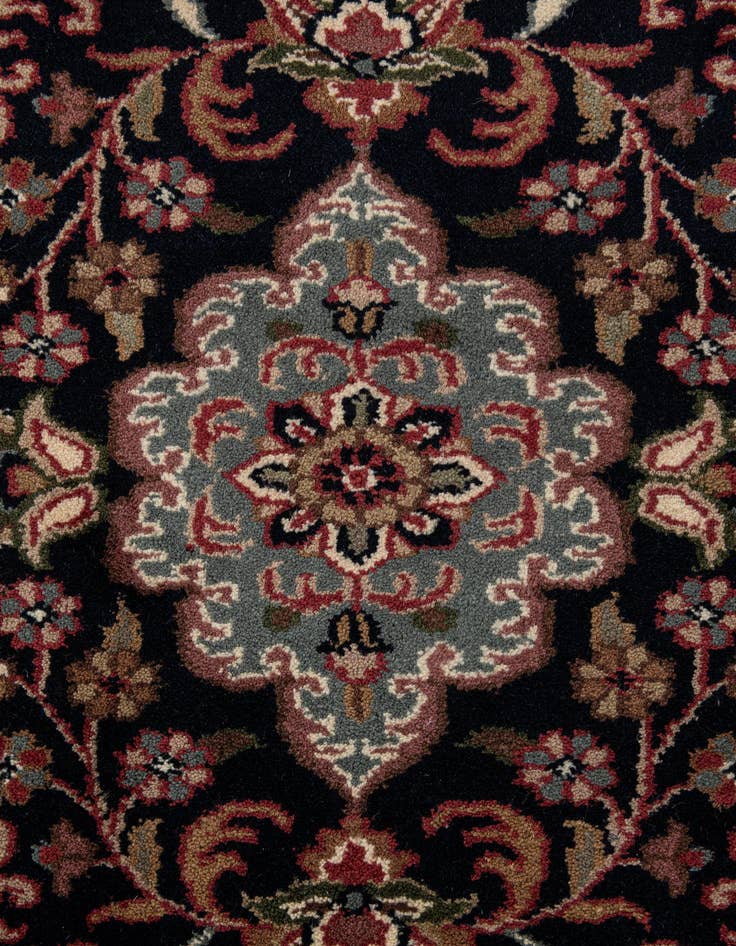 Detail image of  6' 5 x 9' 5  Hand Knotted Bidjar Wool Rug