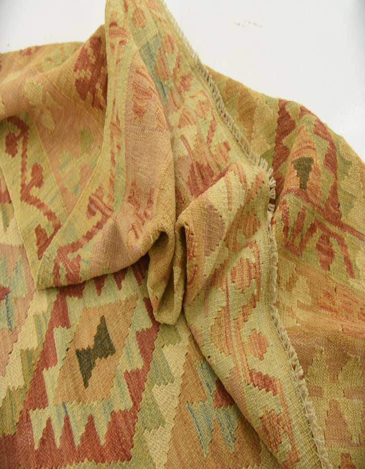 Detail image of  4' 10 x 6' 8  Hand Woven Kilim Waziri Wool Rug