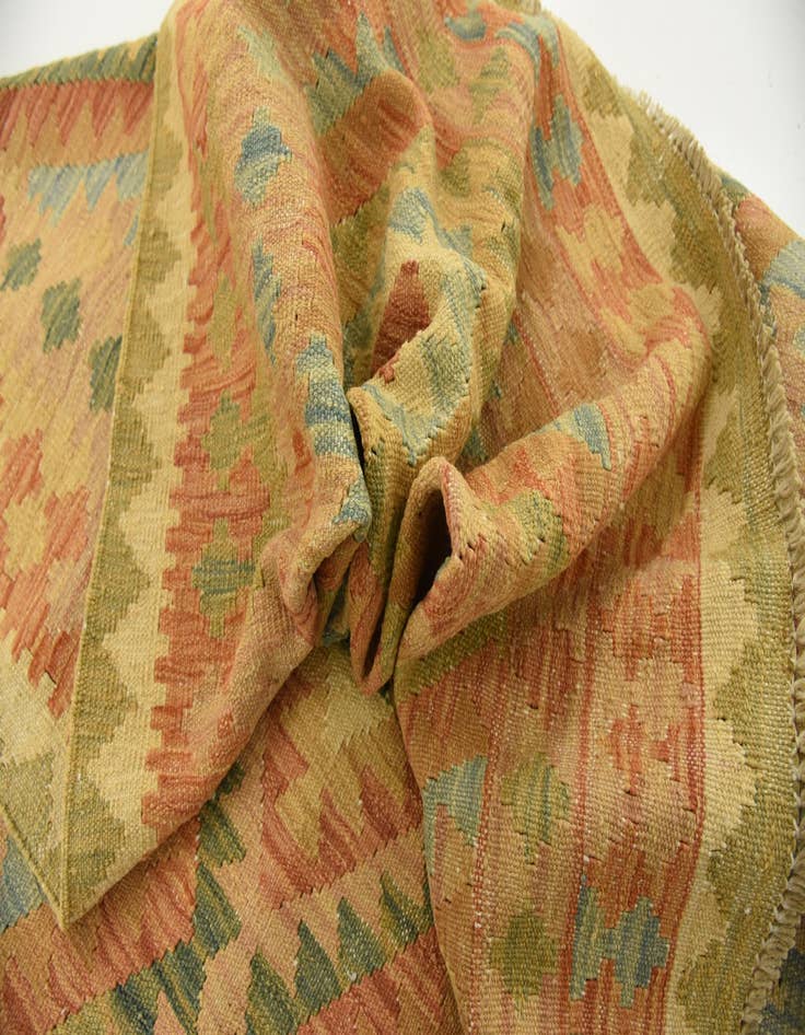 Detail image of  4' 10 x 6' 7  Hand Woven Kilim Waziri Wool Rug