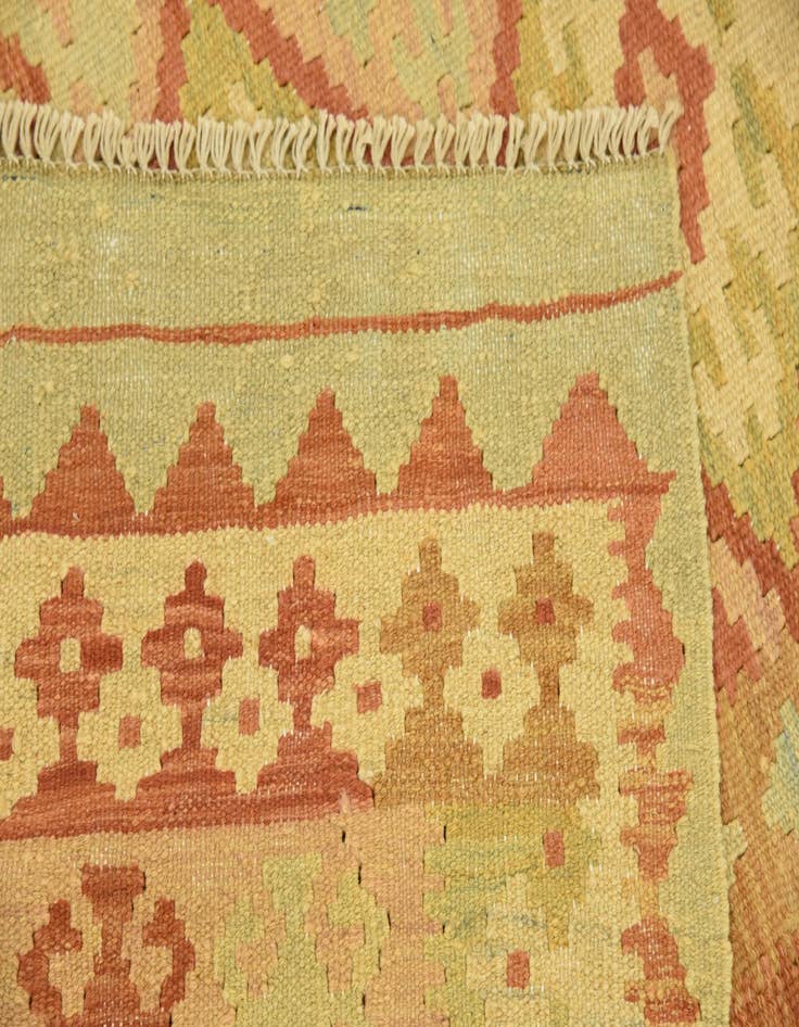 Detail image of  4' 8 x 6' 6  Hand Woven Kilim Waziri Wool Rug