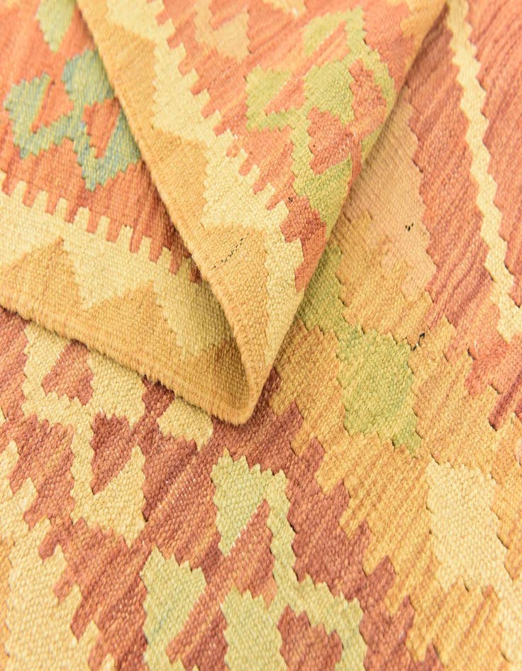 Detail image of  4' 8 x 6' 6  Hand Woven Kilim Waziri Wool Rug