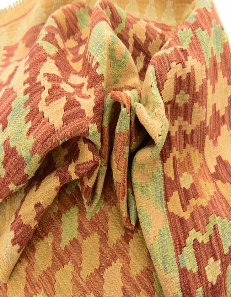 Detail image of  4' 7 x 6' 6  Hand Woven Kilim Waziri Wool Rug