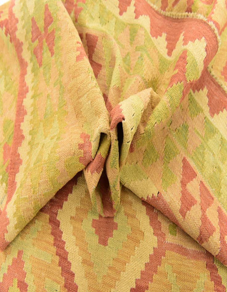 Detail image of  4' 9 x 6' 5  Hand Woven Kilim Waziri Wool Rug