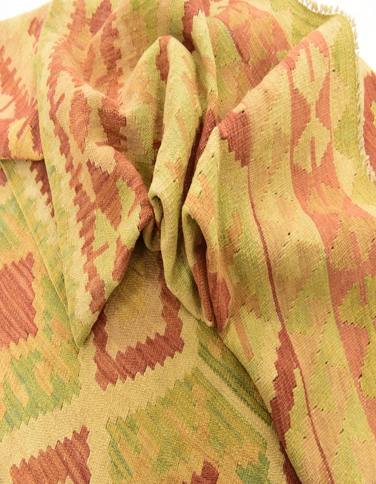 Detail image of  4' 9 x 6' 8  Hand Woven Kilim Waziri Wool Rug