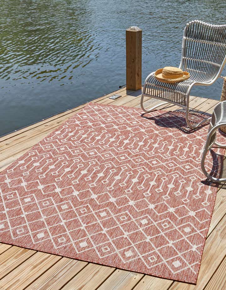 Rust Red 7' x 10' Lattice Indoor / Outdoor Rug | Rugs.com