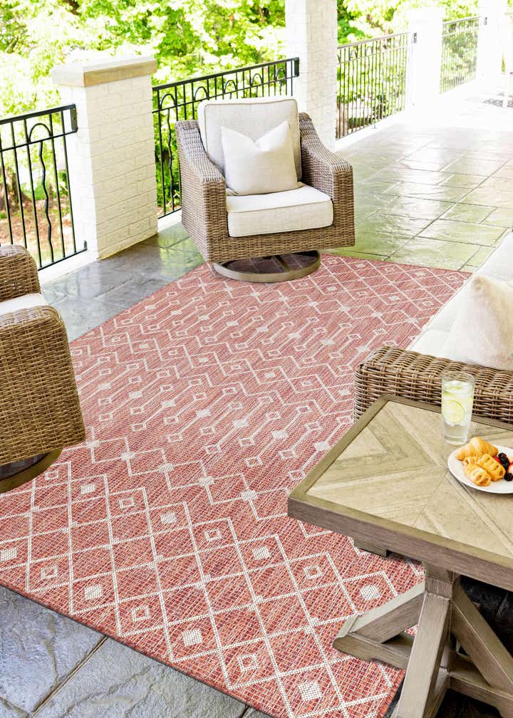 Rust Red 7' x 10' Lattice Indoor / Outdoor Rug | Rugs.com