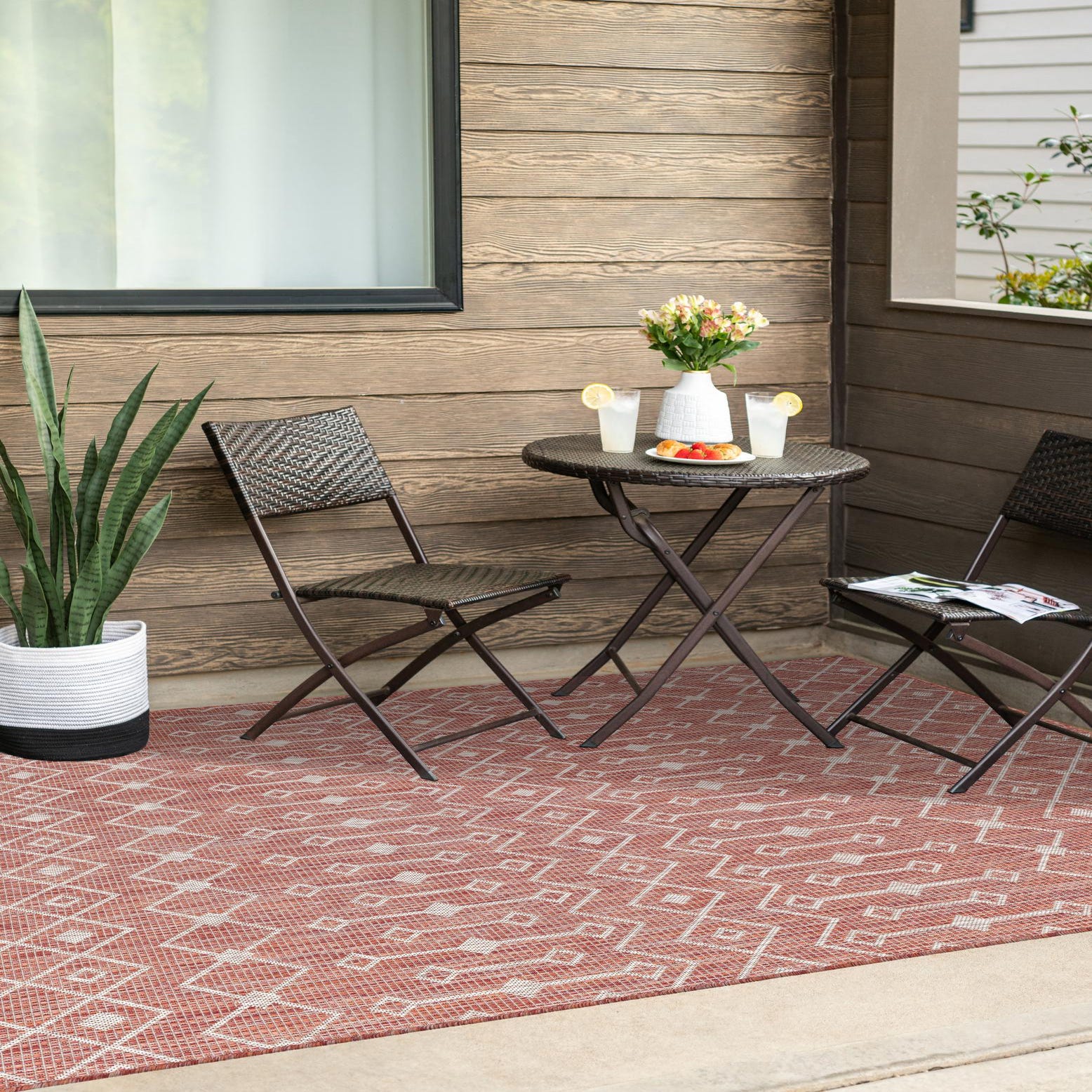 Rust Red 7' x 10' Lattice Indoor / Outdoor Rug | Rugs.com