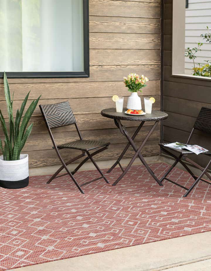 Rust Red 7' x 10' Lattice Indoor / Outdoor Rug | Rugs.com
