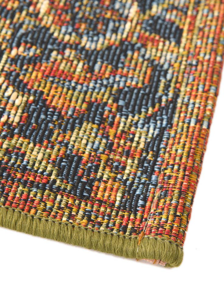 Detail image of  4' x 6'  Washable Traditional Indoor / Outdoor Rug