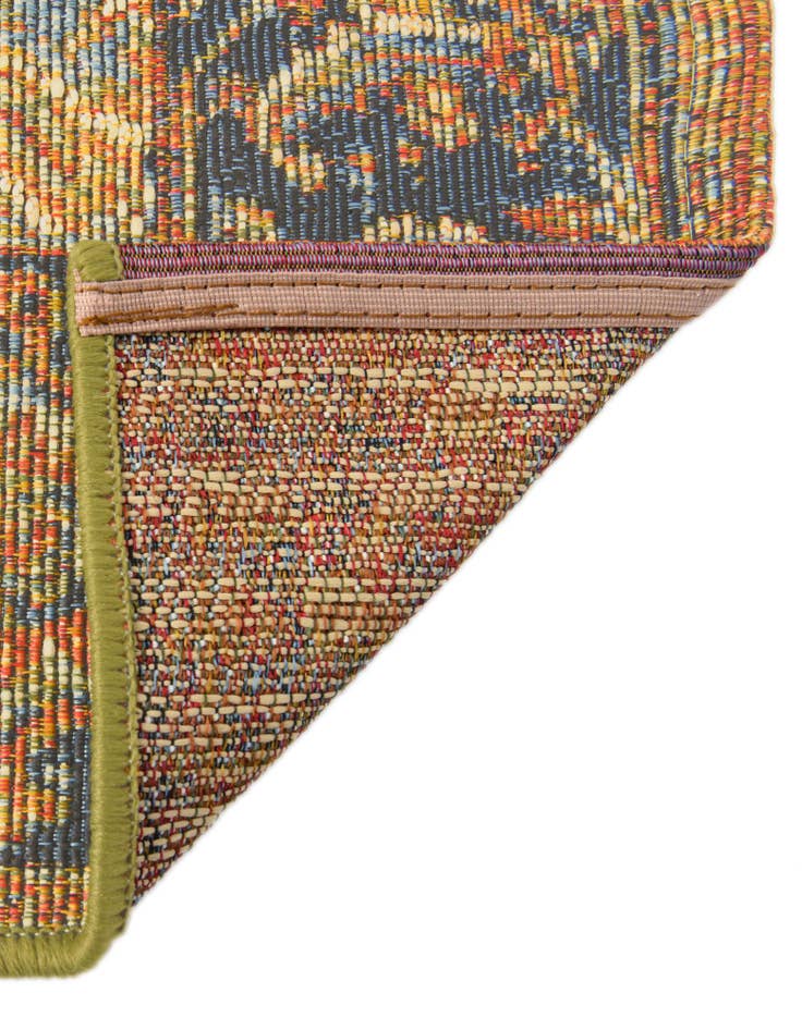 Detail image of  4' x 6'  Washable Traditional Indoor / Outdoor Rug