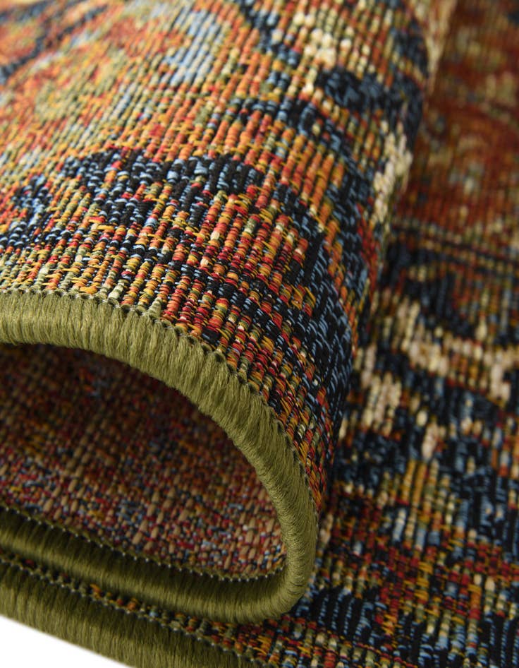 Detail image of  7' 10 x 10'  Washable Traditional Indoor / Outdoor Rug