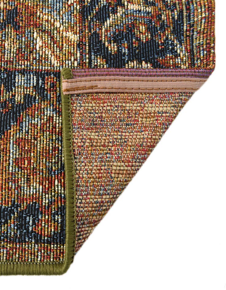 Detail image of  7' 10 x 10'  Washable Traditional Indoor / Outdoor Rug