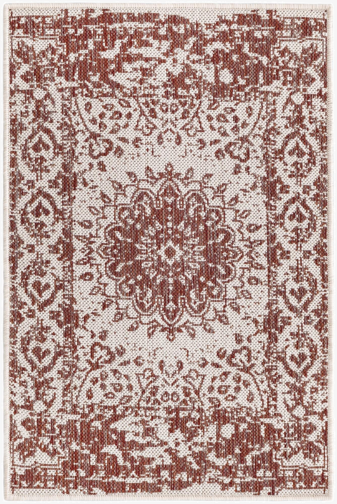  2' x 3'  Washable Traditional Indoor / Outdoor Rug