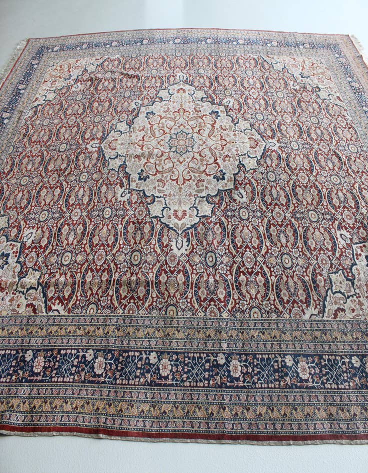 Detail image of  9' 4 x 12' 10  Hand Knotted Tabriz Persian Rug