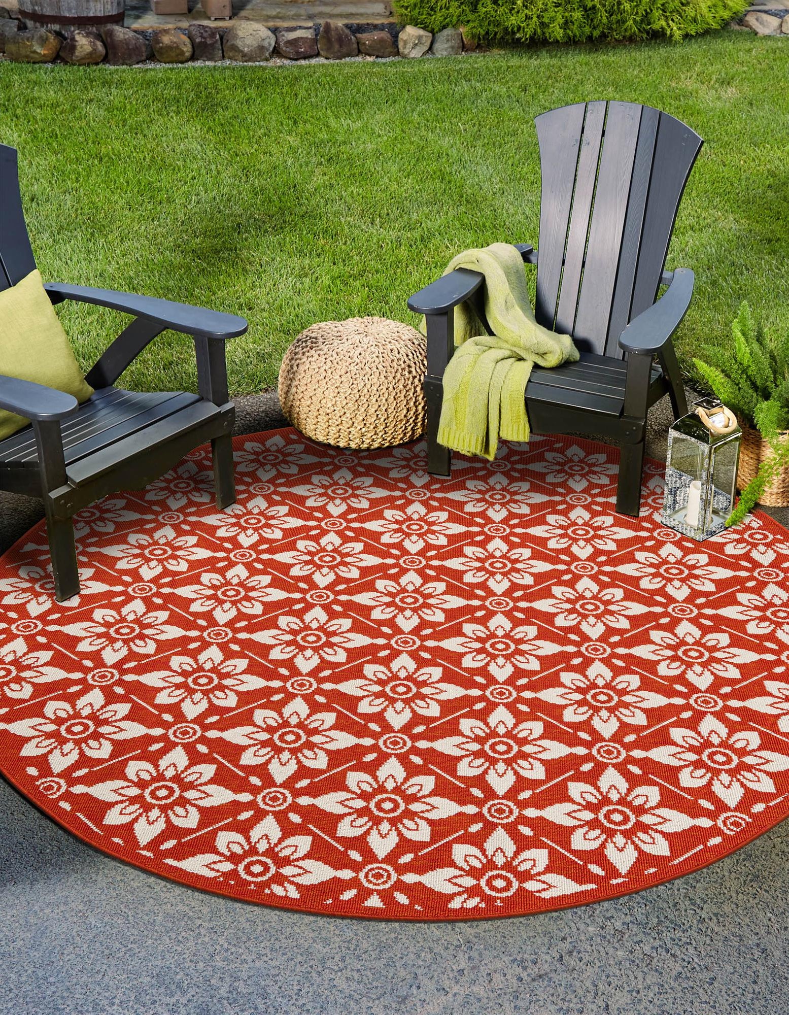 Rust Red 7' 10 x 7' 10 Lattice Indoor / Outdoor Round Rug | Rugs.com