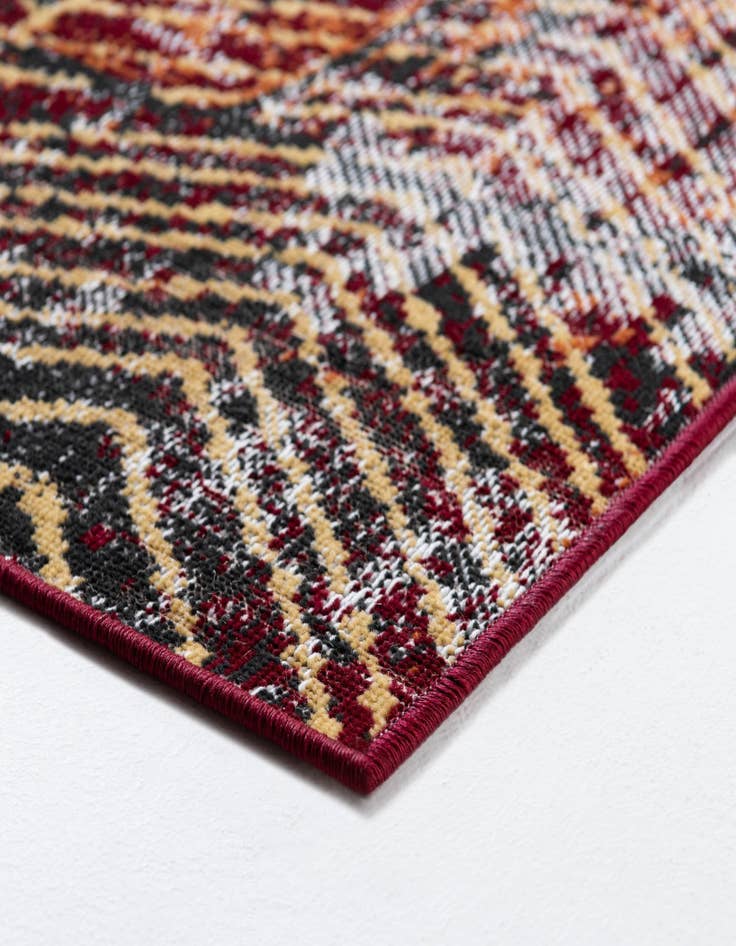 Detail image of  2' 7 x 10' Valencia Runner Rug