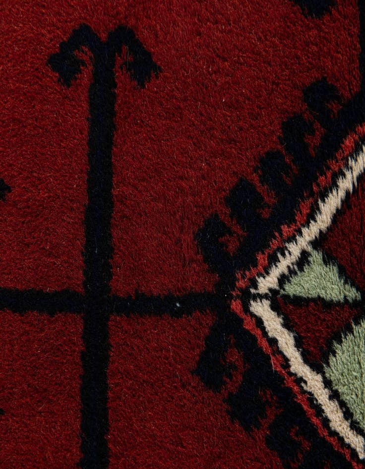 Detail image of  5' 2 x 5' 3  Hand Knotted Hamedan Wool Square Rug
