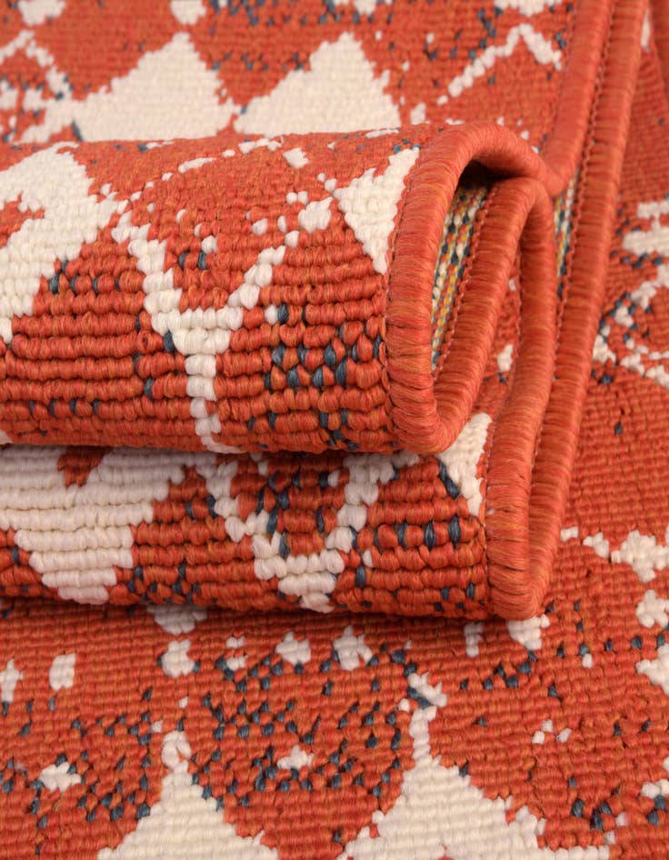 Detail image of  7' 10 x 7' 10  Washable Lattice Indoor / Outdoor Square Rug