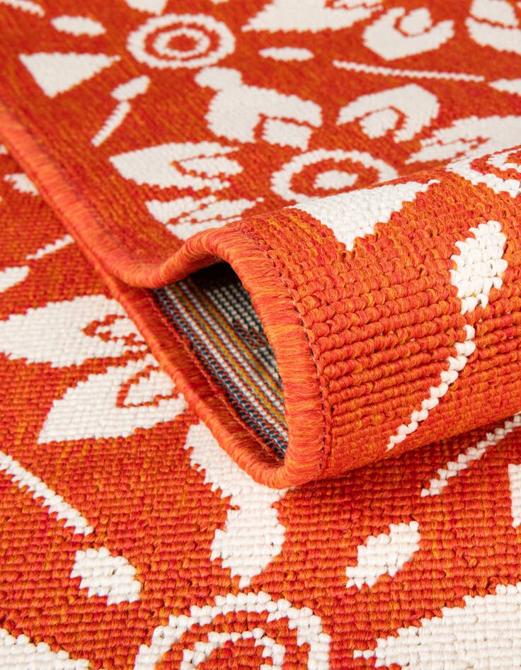 Detail image of  7' 10 x 7' 10  Washable Lattice Indoor / Outdoor Square Rug