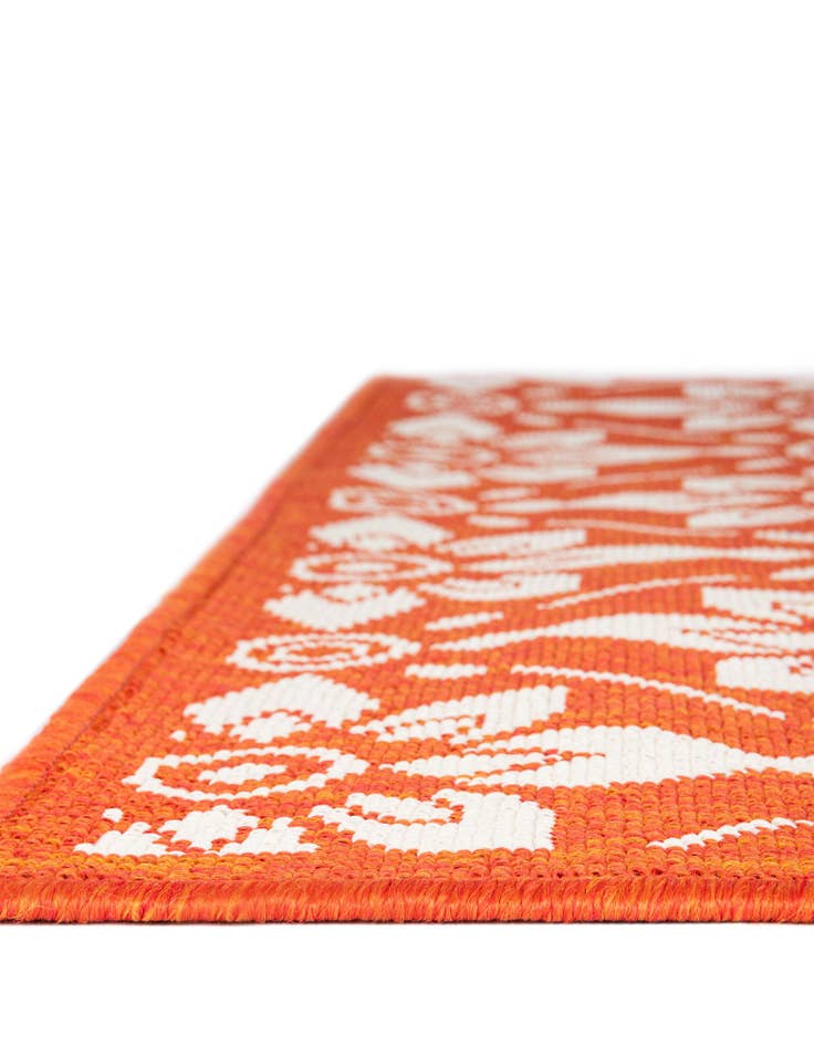 Detail image of  7' 10 x 7' 10  Washable Lattice Indoor / Outdoor Square Rug