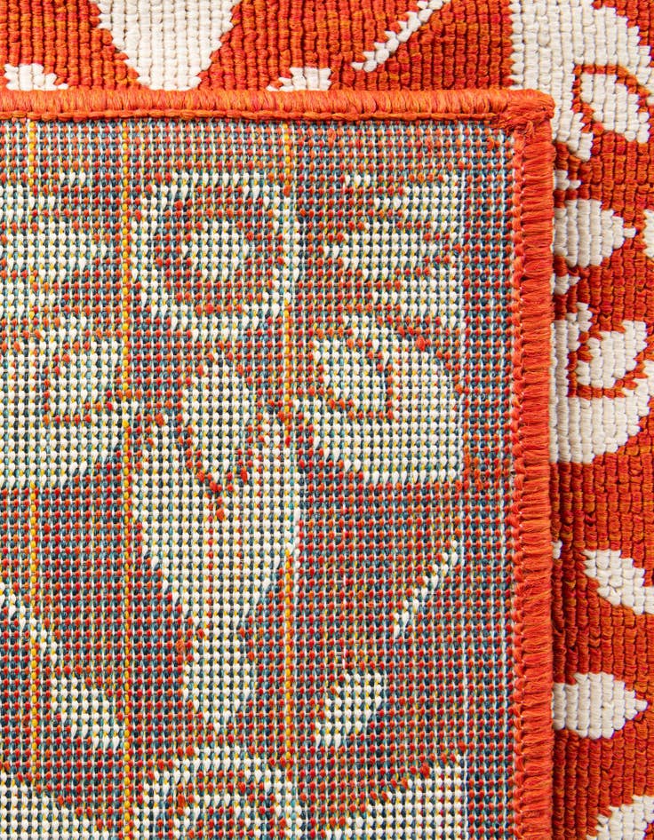 Detail image of  7' 10 x 7' 10  Washable Lattice Indoor / Outdoor Square Rug