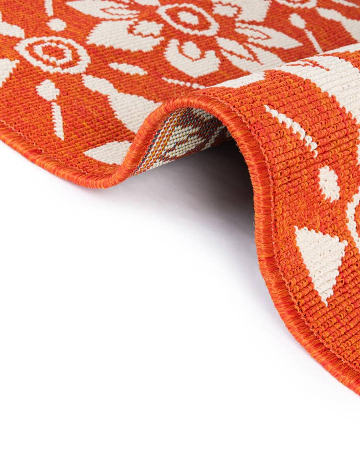 Detail image of  7' 10 x 7' 10  Washable Lattice Indoor / Outdoor Square Rug