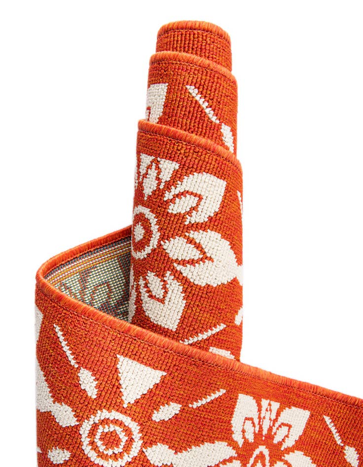 Detail image of  7' 10 x 7' 10  Washable Lattice Indoor / Outdoor Square Rug