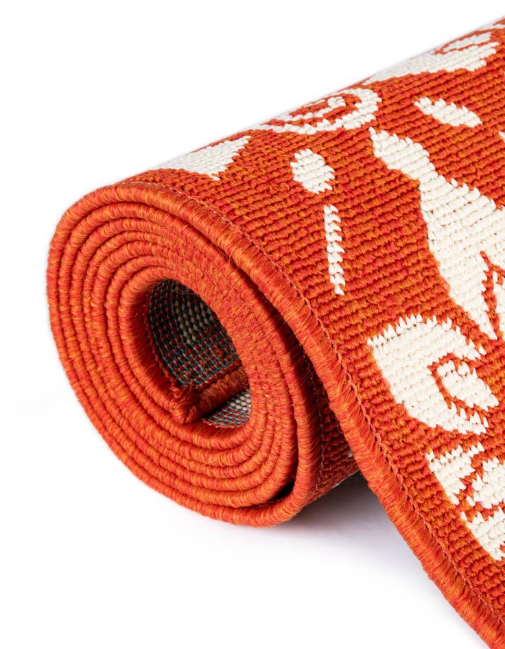 Detail image of  7' 10 x 7' 10  Washable Lattice Indoor / Outdoor Square Rug