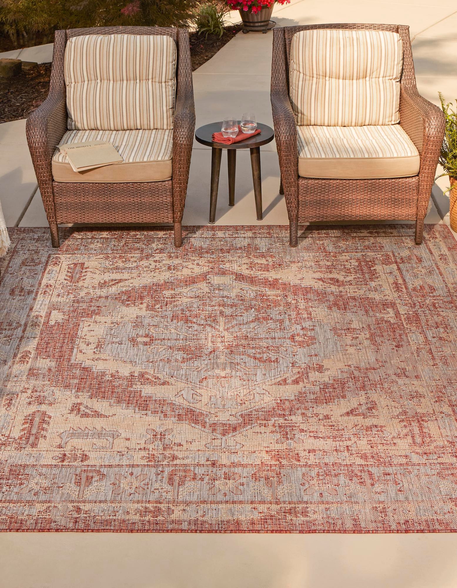 Rust Red 10' x 10' Traditional Indoor / Outdoor Square Rug | Rugs.com