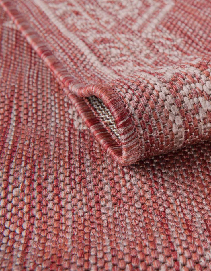 Detail image of  7' 10 x 7' 10  Washable Traditional Indoor / Outdoor Square Rug