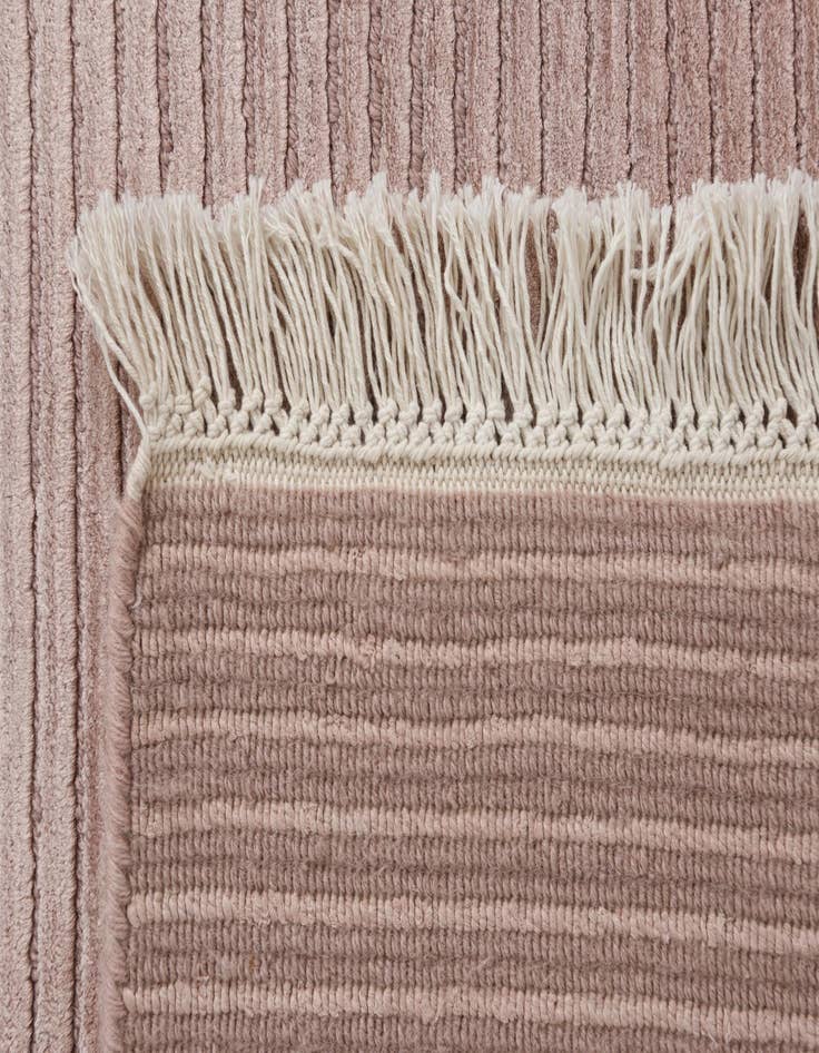 Detail image of  6' 6 x 9' 10  Hand Knotted Darya Wool Rug