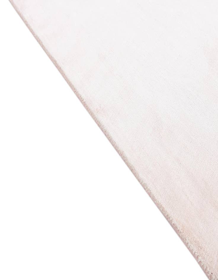 Detail image of  5' 5 x 8'  Hand Knotted Darya Wool Rug